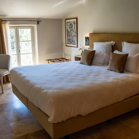 Hotel La Bastide D'eygalieres 4*