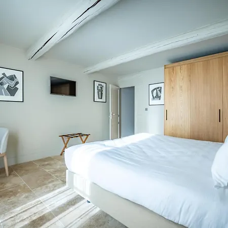 Hotel La Bastide D'eygalieres 4*